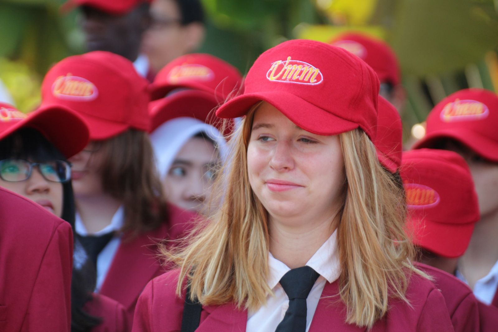 Sina-aline Schmidt di antara mahasiswa asing lainnya saat kegiatan Pesmaba. من أجل حب سينا